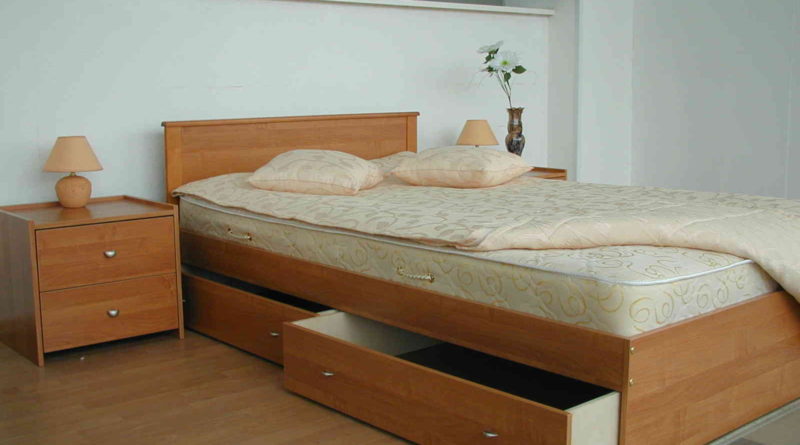 Кровать с выкатными ящиками