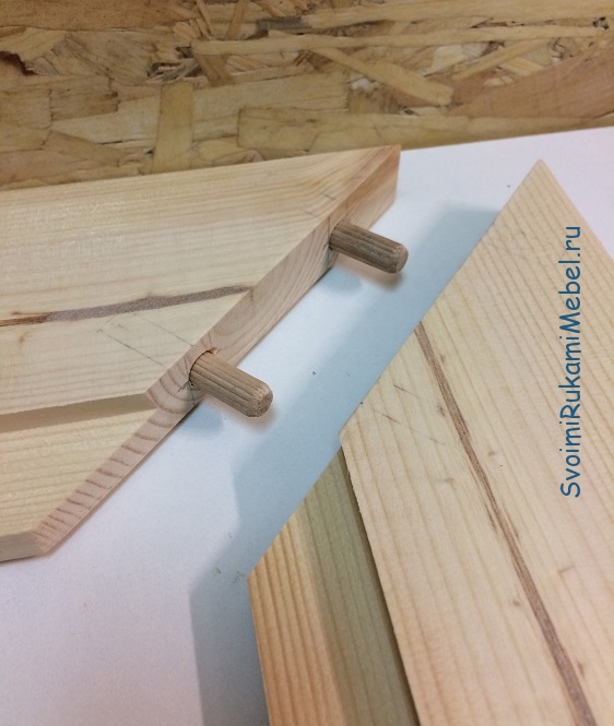 Пример соединения деталей в угол 90 градусов с помощью деревянных шпунтов 10 мм