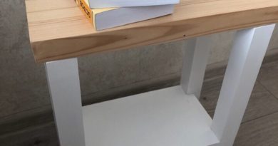 Готовый прикроватный столик из массива сосны белого цвета